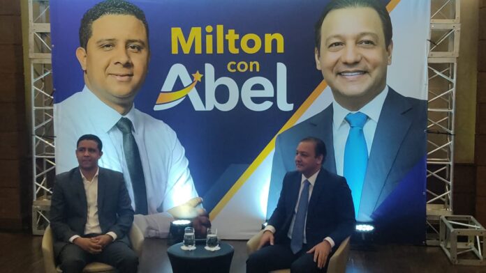 Abel Martínez recibe apoyo a su proyecto presidencial